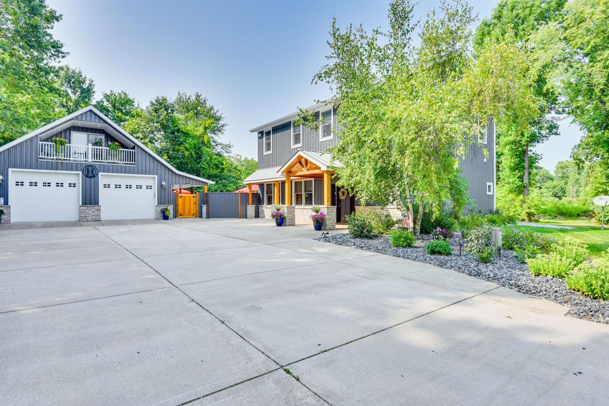 Benton Harbor Apt With Balcony And Shared Fire Pit Eksteriør billede